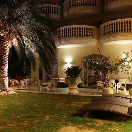 Hotel Eva Альба-Адриатика Экстерьер фото