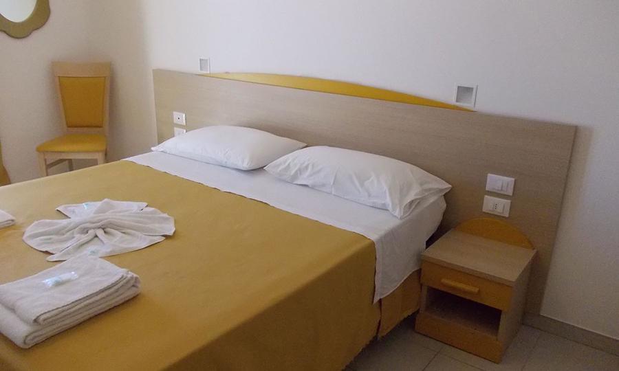 Hotel Eva Альба-Адриатика Экстерьер фото